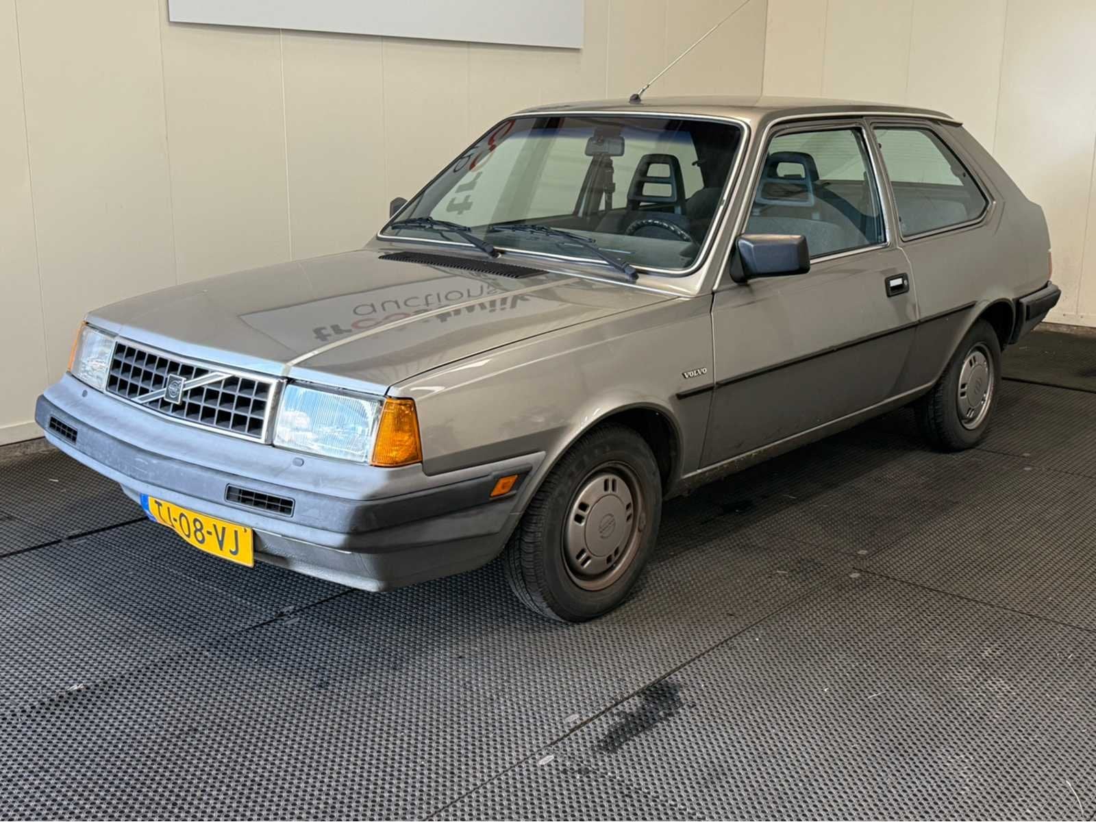 Volvo - 340 - automaat - 1.4 Basis - Oldtimer - 1988, Auto's, Automaat, Achterwielaandrijving, 68 pk, Origineel Nederlands