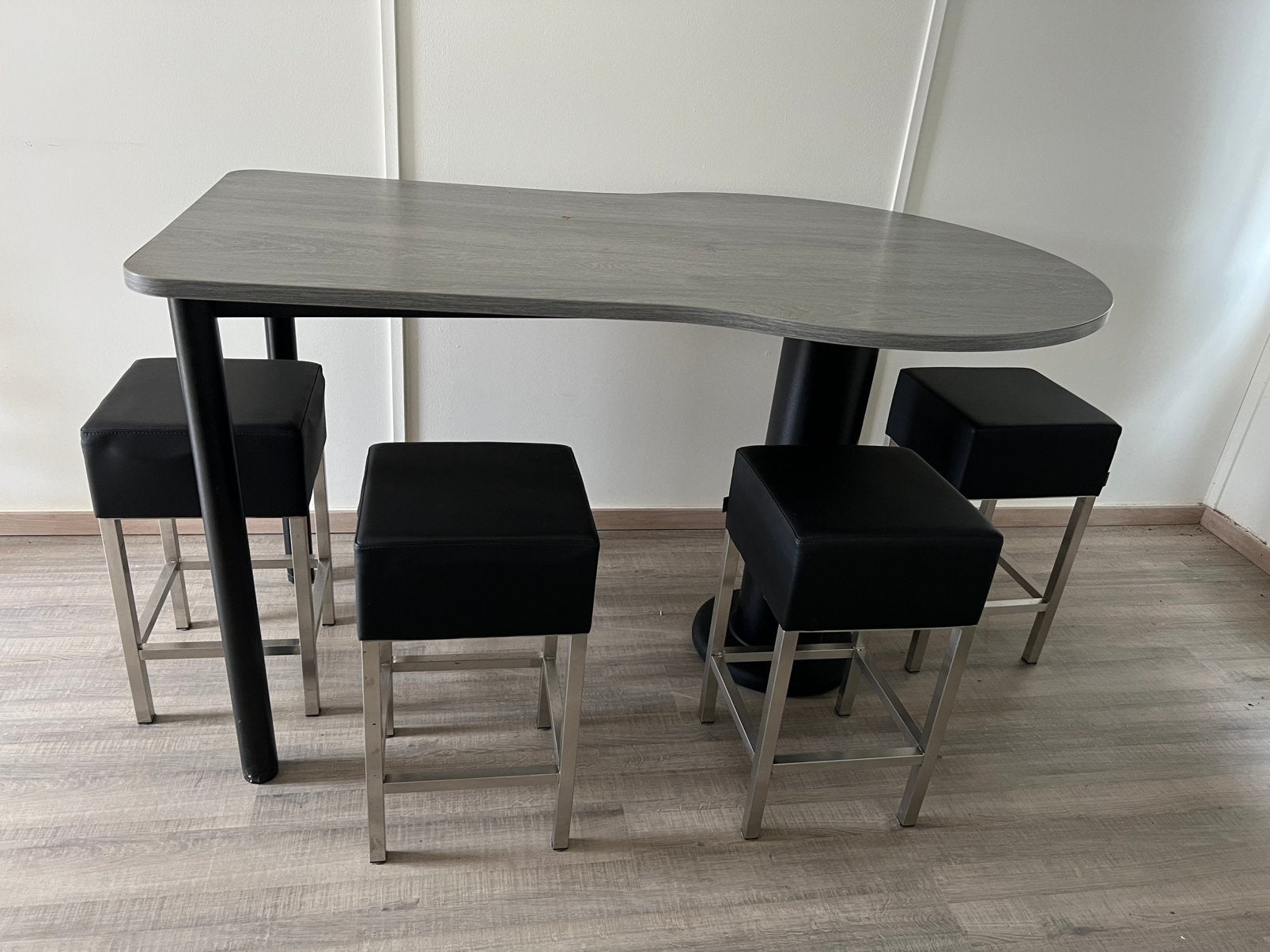 Hoge tafel maar 4 krukken, Huis en Inrichting, Tafels | Eettafels, Ophalen, Zo goed als nieuw, Rechthoekig, 50 tot 100 cm