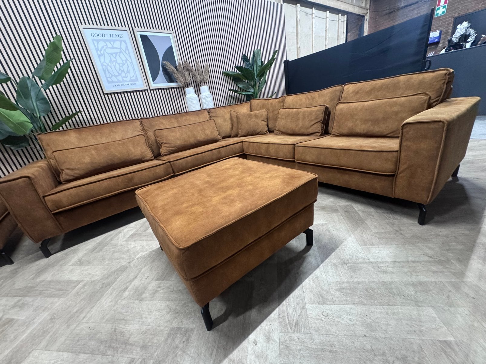 ZGAN! Velvet Velours Hoekbank met Hockers - Cognac - 293x265, 250 tot 300 cm, -, -, Hoekbank