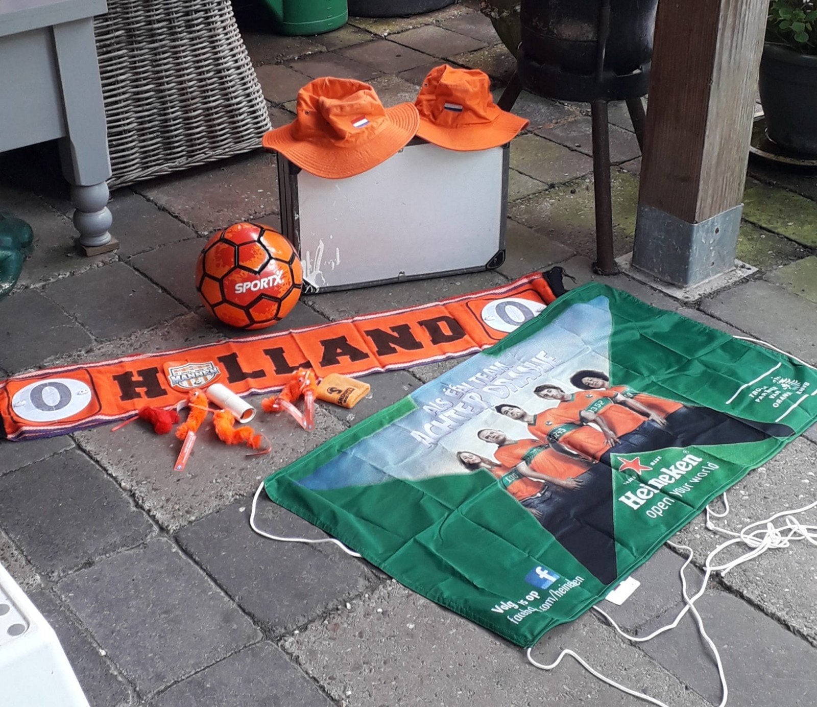 Oranje Fanpakket: Hoedjes, sjaal, bal en vlag, Maat XL, Ophalen, Bal