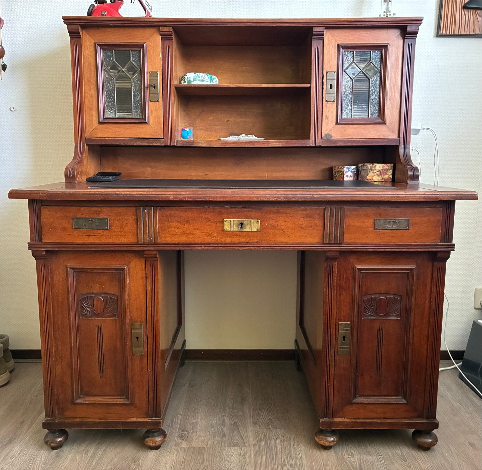 Gratis af te halen: Antiek houten bureau met opbouw en lade, Antiek en Kunst, Ophalen