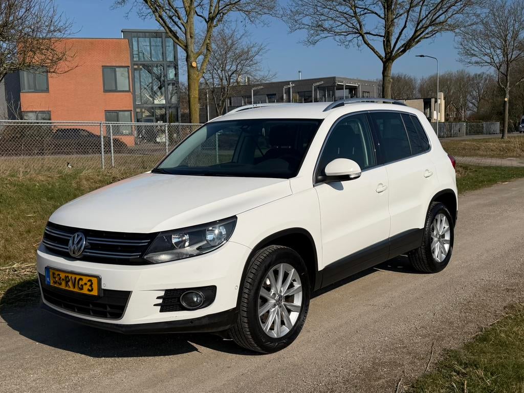 Volkswagen Tiguan 1.4 TSI 118KW BMT 2011 Wit 2012 Facelift, Voorwielaandrijving, Euro 5, 1800 kg, Zwart