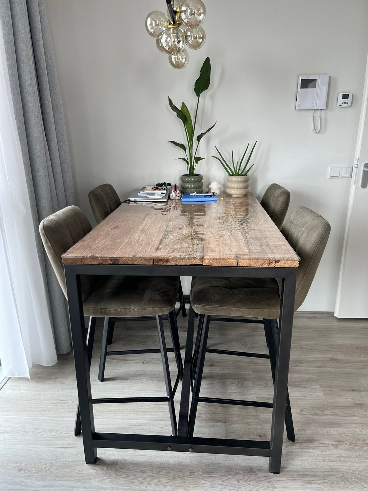Bartafel met 4 bar krukken, Ophalen, 100 tot 150 cm, 50 tot 100 cm, Zo goed als nieuw