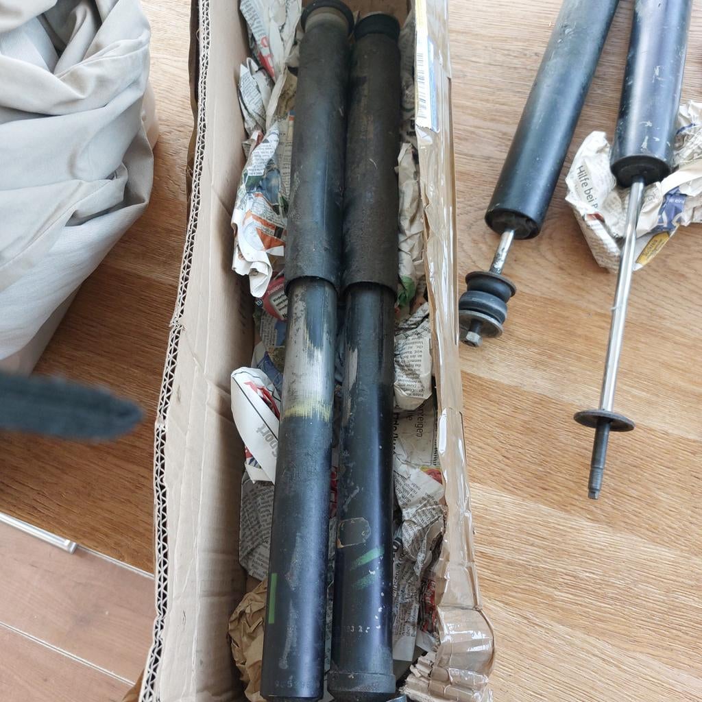 Schokdempers voorzijde Mercedes W110 W111 W113 Pagode, Auto-onderdelen, Ophalen of Verzenden