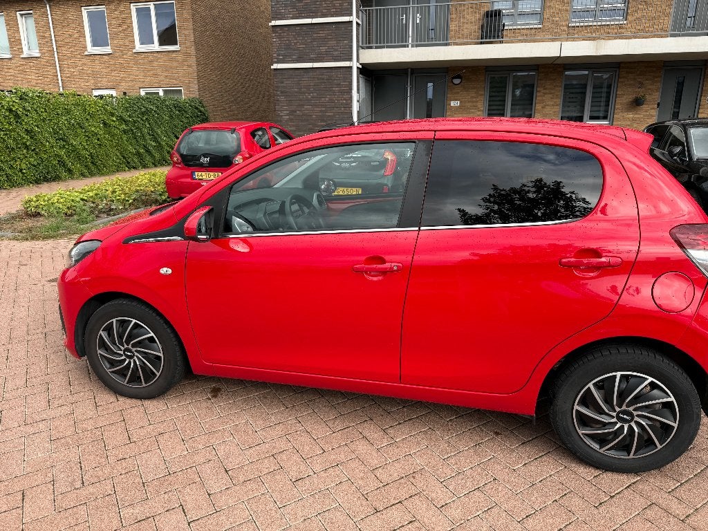 Peugeot 108 1.0 12V E-vti 51KW 5DR 2016 Rood, Auto's, Voorwielaandrijving, Stof, Zwart, Airconditioning