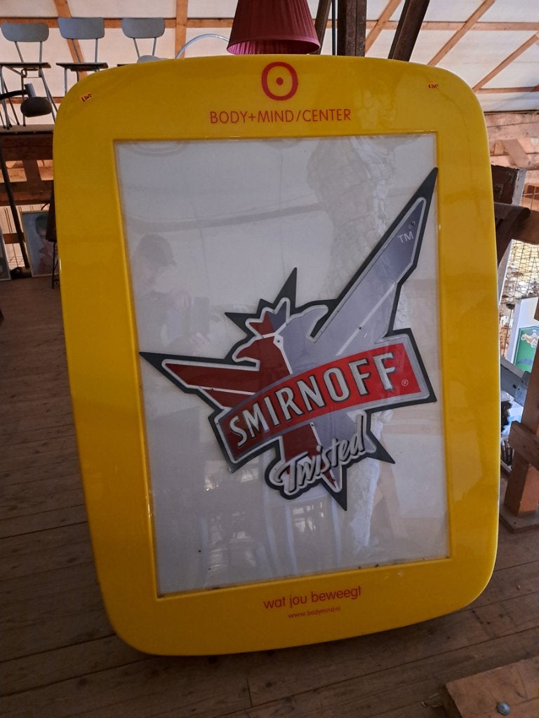 Prachtige grote lichtbak Smirnoff 133 x 100 cm en puntgaaf, Ophalen, Zo goed als nieuw, Lichtbak of (neon) lamp