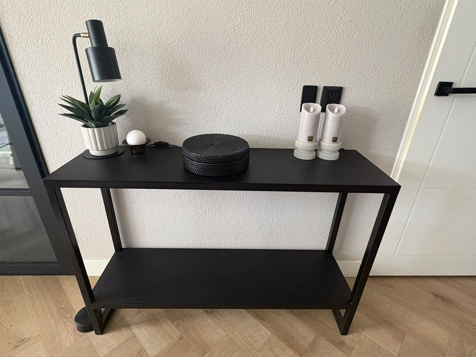 Zwart stalen industriële side table met zwart meubelplaat, Huis en Inrichting, Ophalen, 50 tot 100 cm, Zo goed als nieuw, 25 tot 50 cm