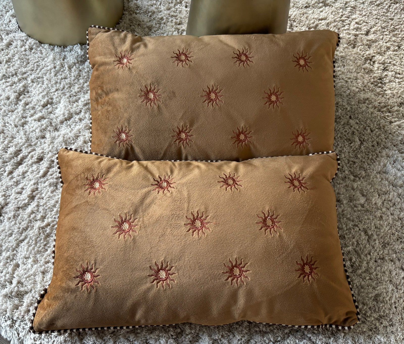 2 nieuwe kussens, okergeel, 30x 50cm, Huis en Inrichting, Geel, Nieuw, Sierkussen, Rechthoekig