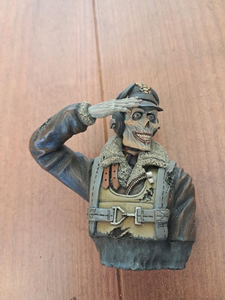 Resin buste zombie piloot al geschilderd 9 cm hoog, Ophalen of Verzenden, Zo goed als nieuw, Figuur of Figuren