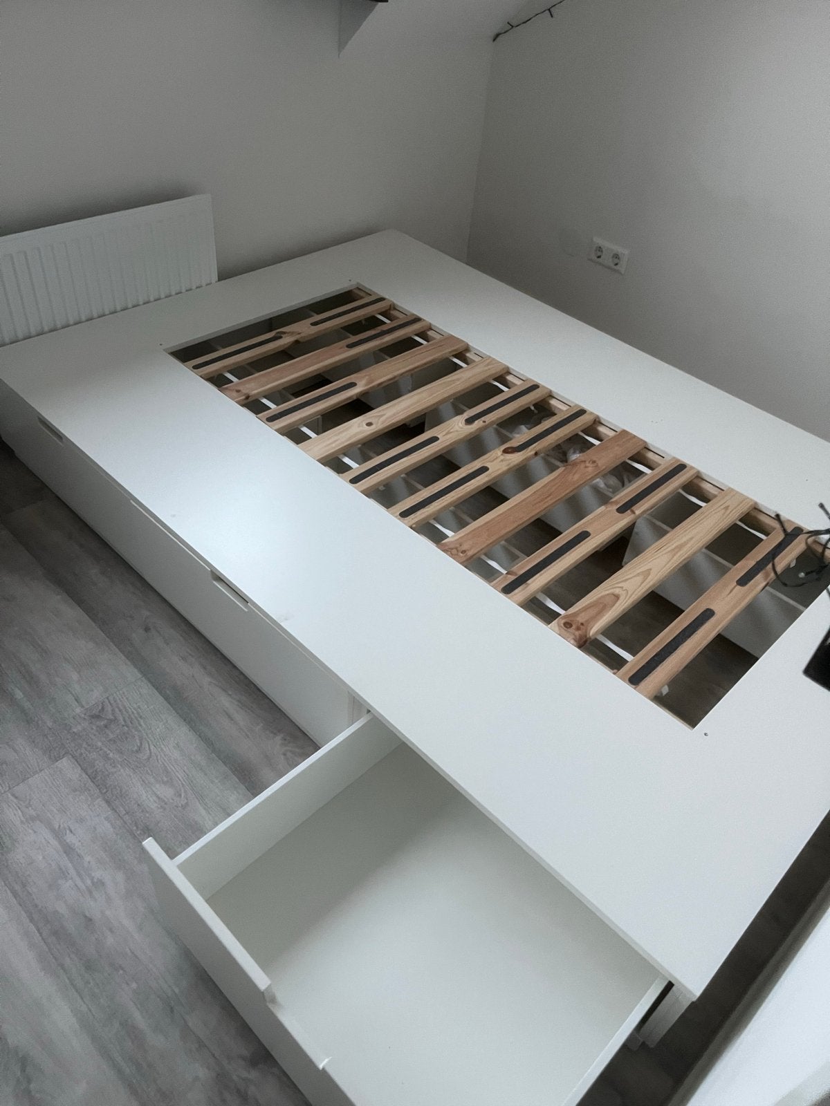 IKEA NORDLI bedframe met opberglades, wit, 140x200 cm, Ophalen, Wit, Tweepersoons, 140 cm