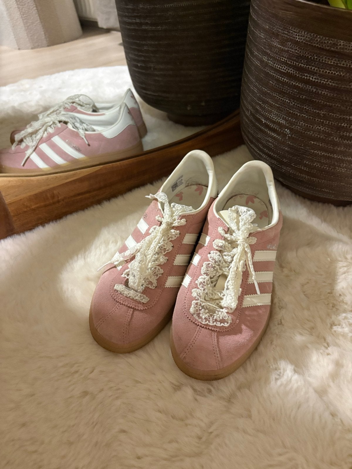 Adidas roze sneakers met kanten veters - Maat 39, Kleding | Dames, Schoenen, Ophalen of Verzenden, Gedragen, Roze, Sneakers of Gympen
