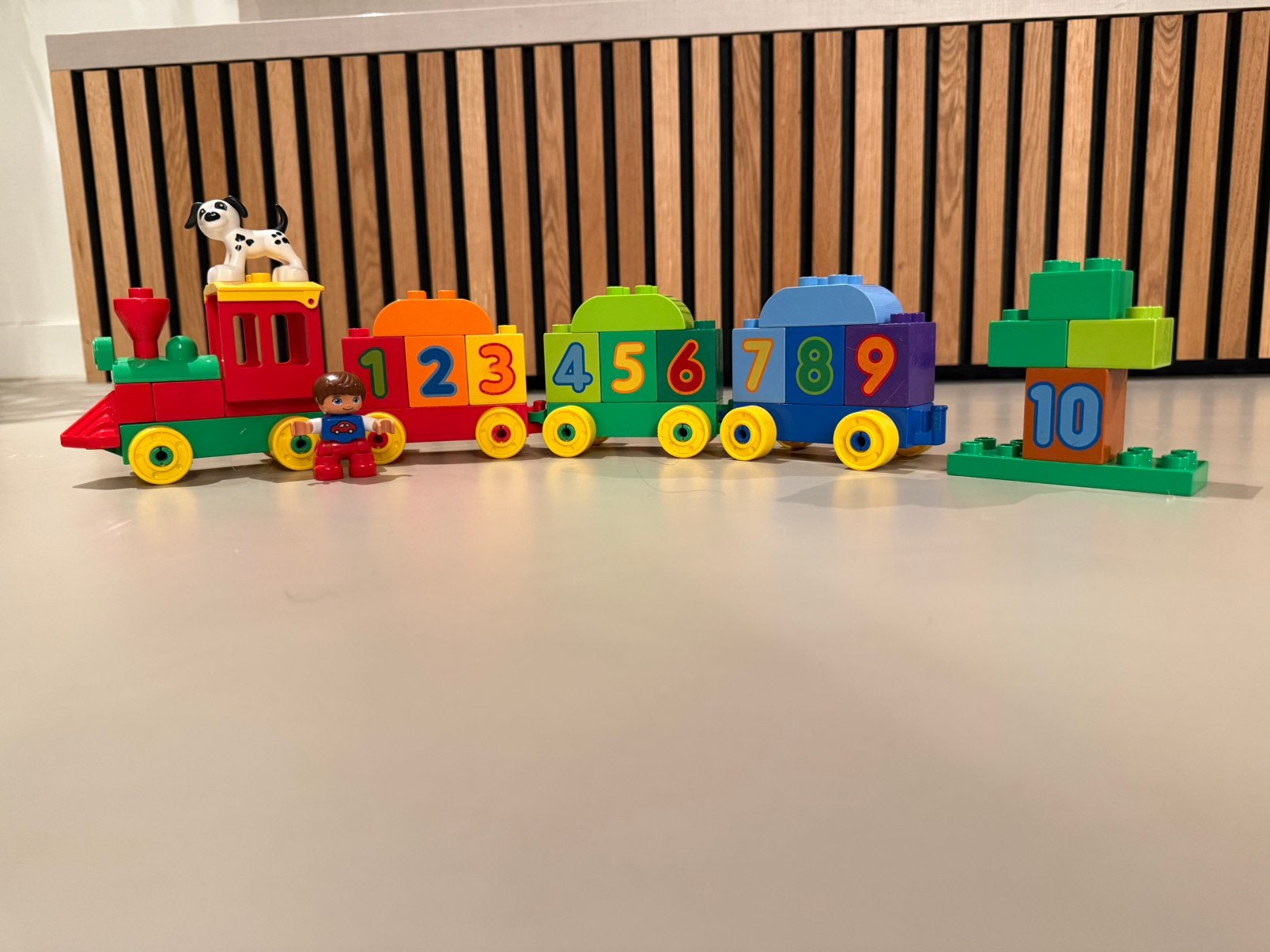 DUPLO Cijfertrein met hondje en figuur, Inclusief minifiguren, Gebruikt, Overige thema's, Ophalen of Verzenden