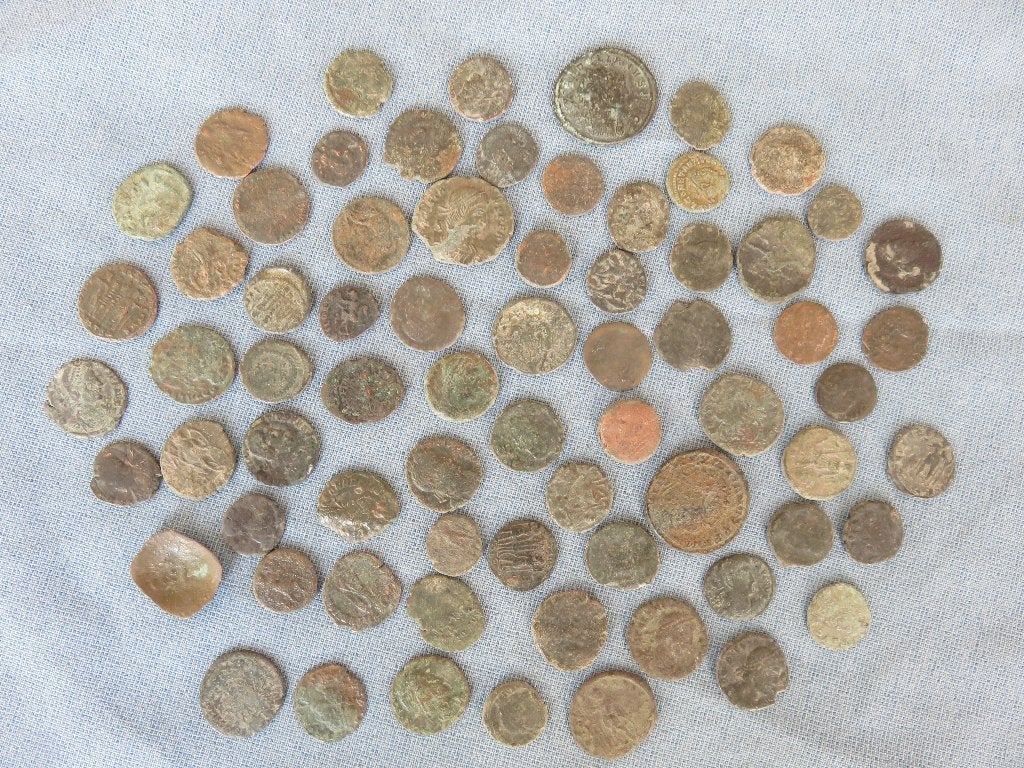 70 Romeinse munten - 3- . 4e eeuw - bodemvondsten, Ophalen of Verzenden, Overige landen, Setje