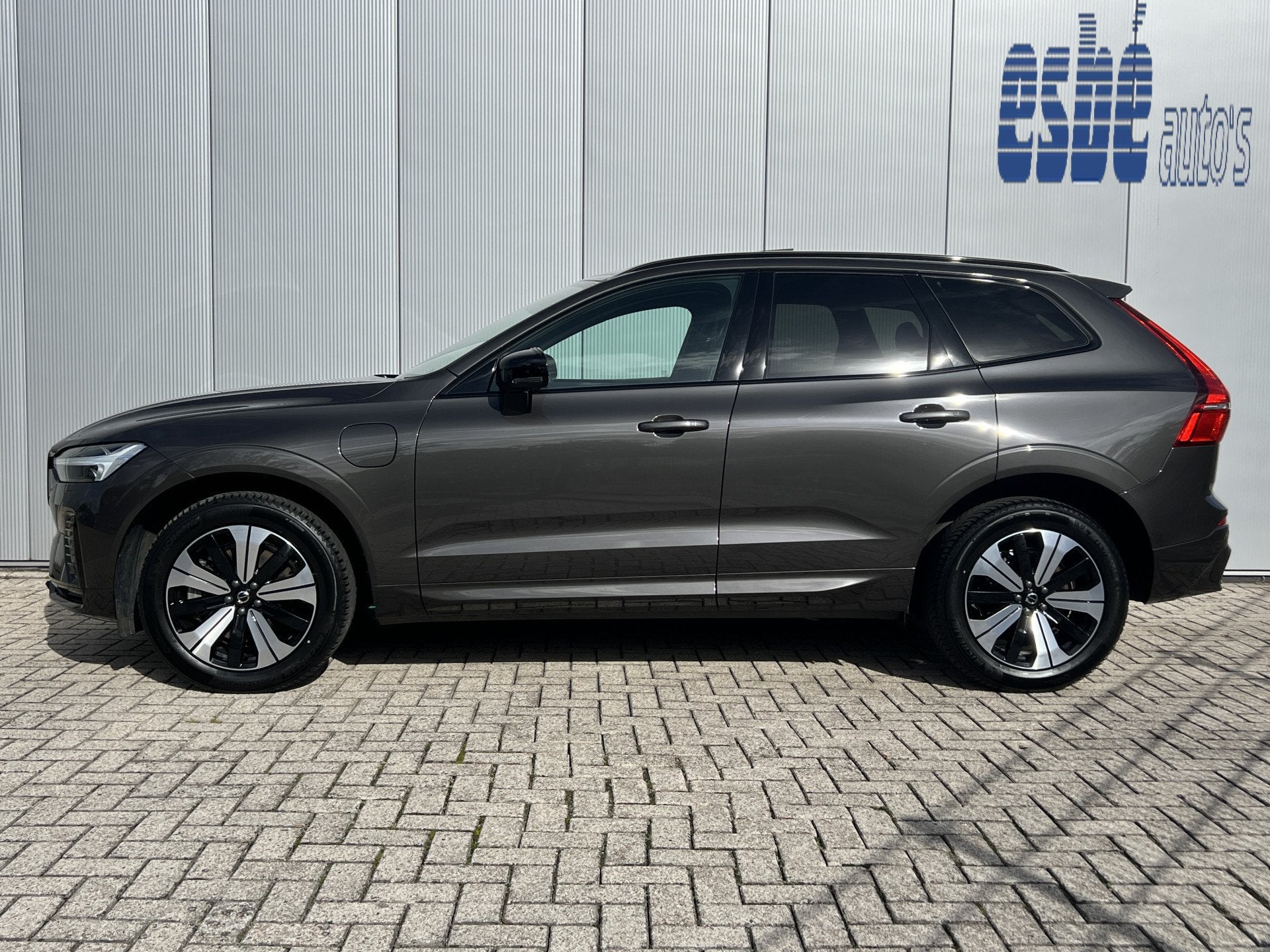 Volvo XC60 2.0 T8 455 PK AWD Plus Dark Trekhaak Harman Kardo, Auto's, Dealer onderhouden, Gebruikt, 4 cilinders, 80 km