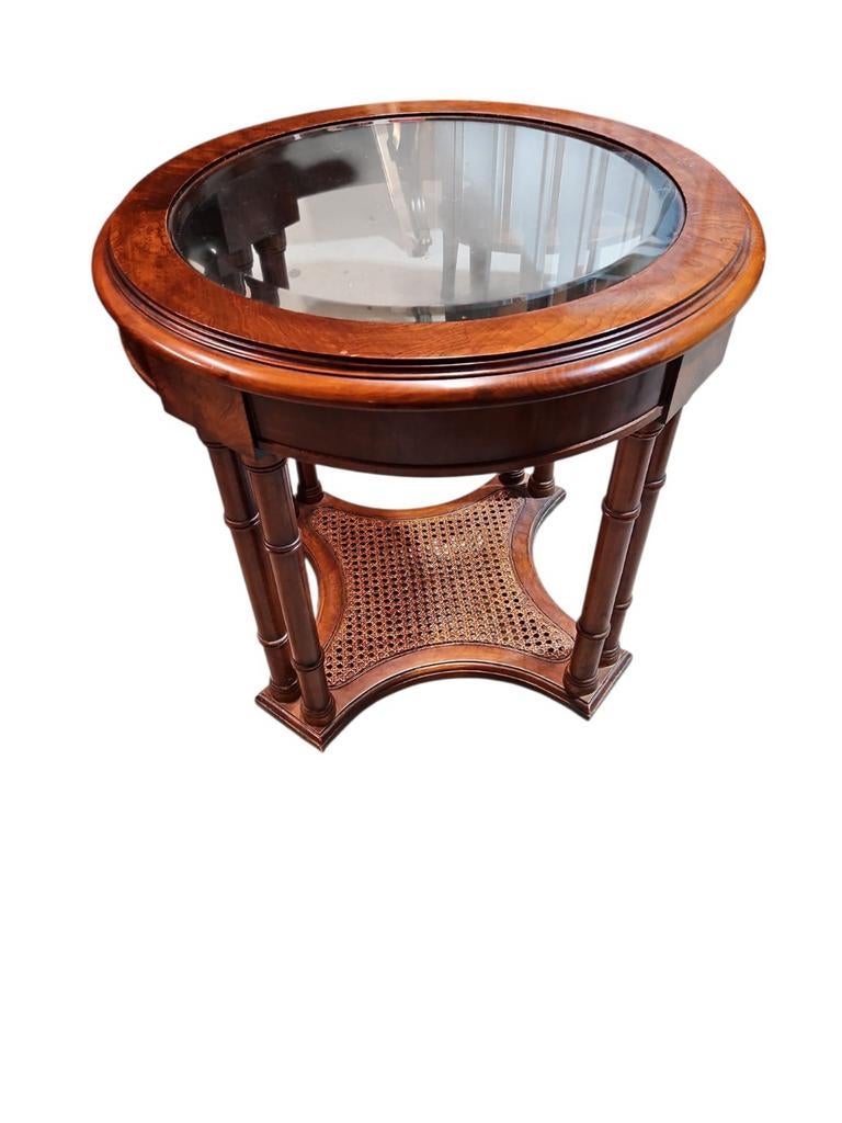 Ronde bijzettafel met glasplaat en rotan, Huis en Inrichting, Tafels | Bijzettafels, Rond, 45 tot 60 cm, Minder dan 55 cm, Ophalen