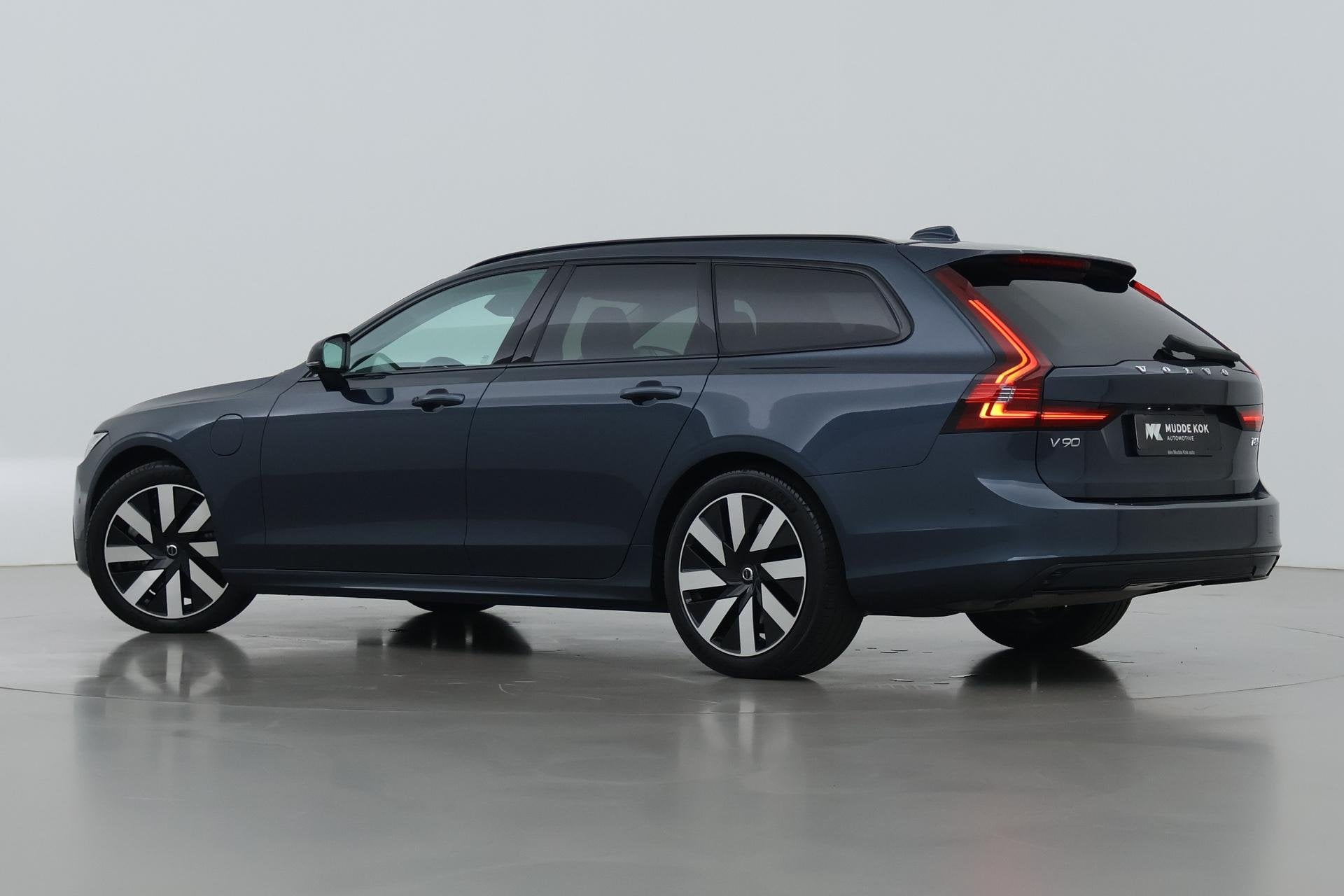 Volvo V90 T8 Plus Dark | Harman/Kardon | BLIS | Verwarmde Ac, Automaat, Euro 6, 4 cilinders, 1969 cc