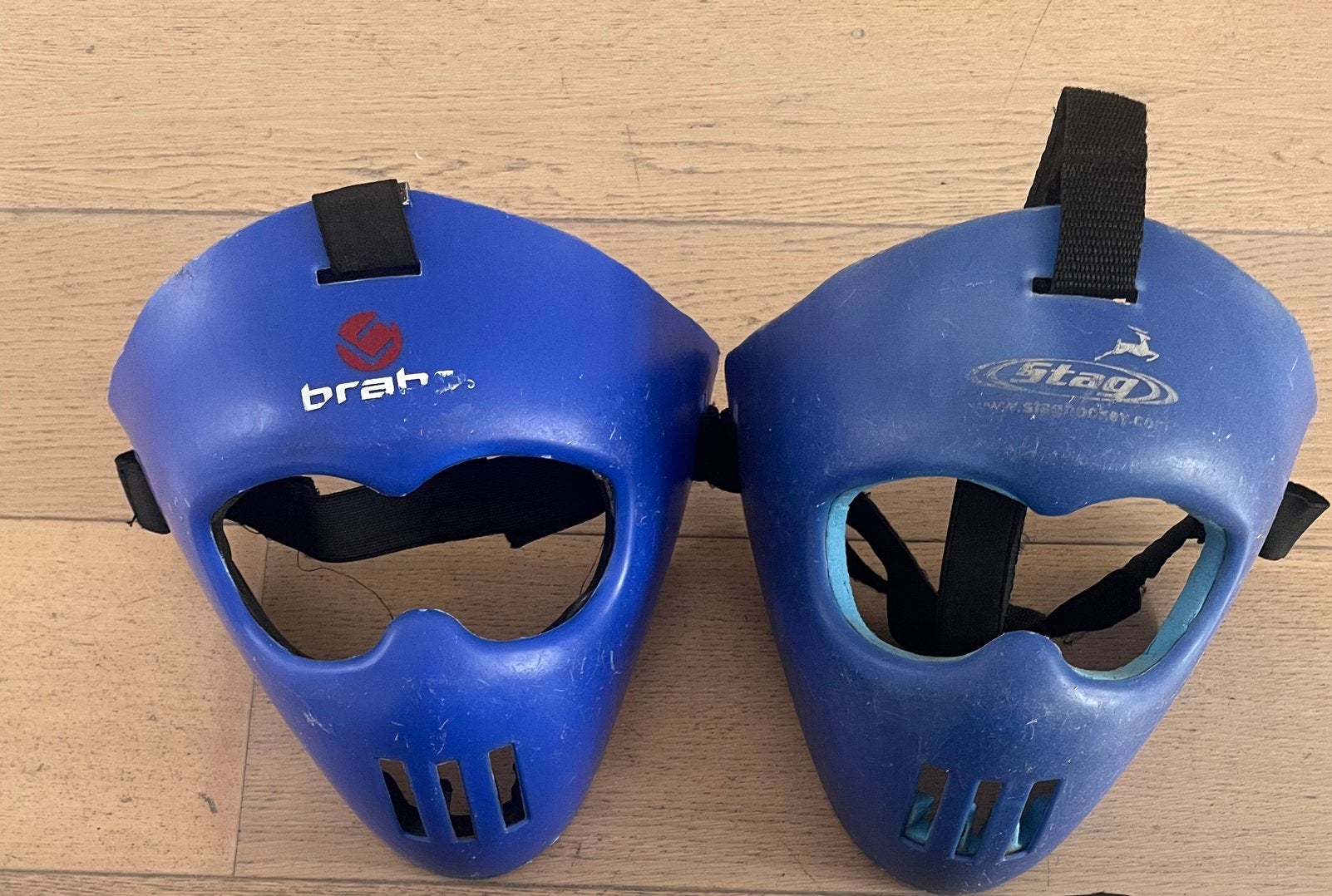 2 junior hockeymaskers Stag en Brabo, Sport en Fitness, Hockey, Ophalen, Gebruikt, Overige typen
