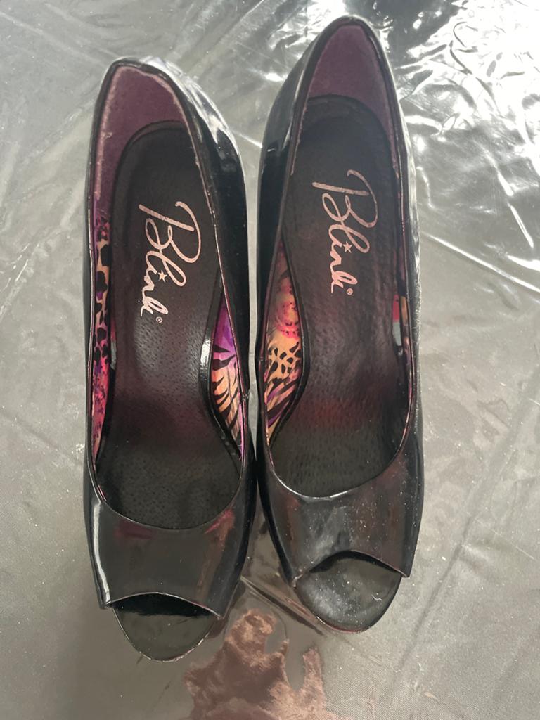 Zwarte lakleren peep-toe hakken - Maat 38, Zwart, Ophalen of Verzenden, Schoenen met hoge hakken, Gedragen