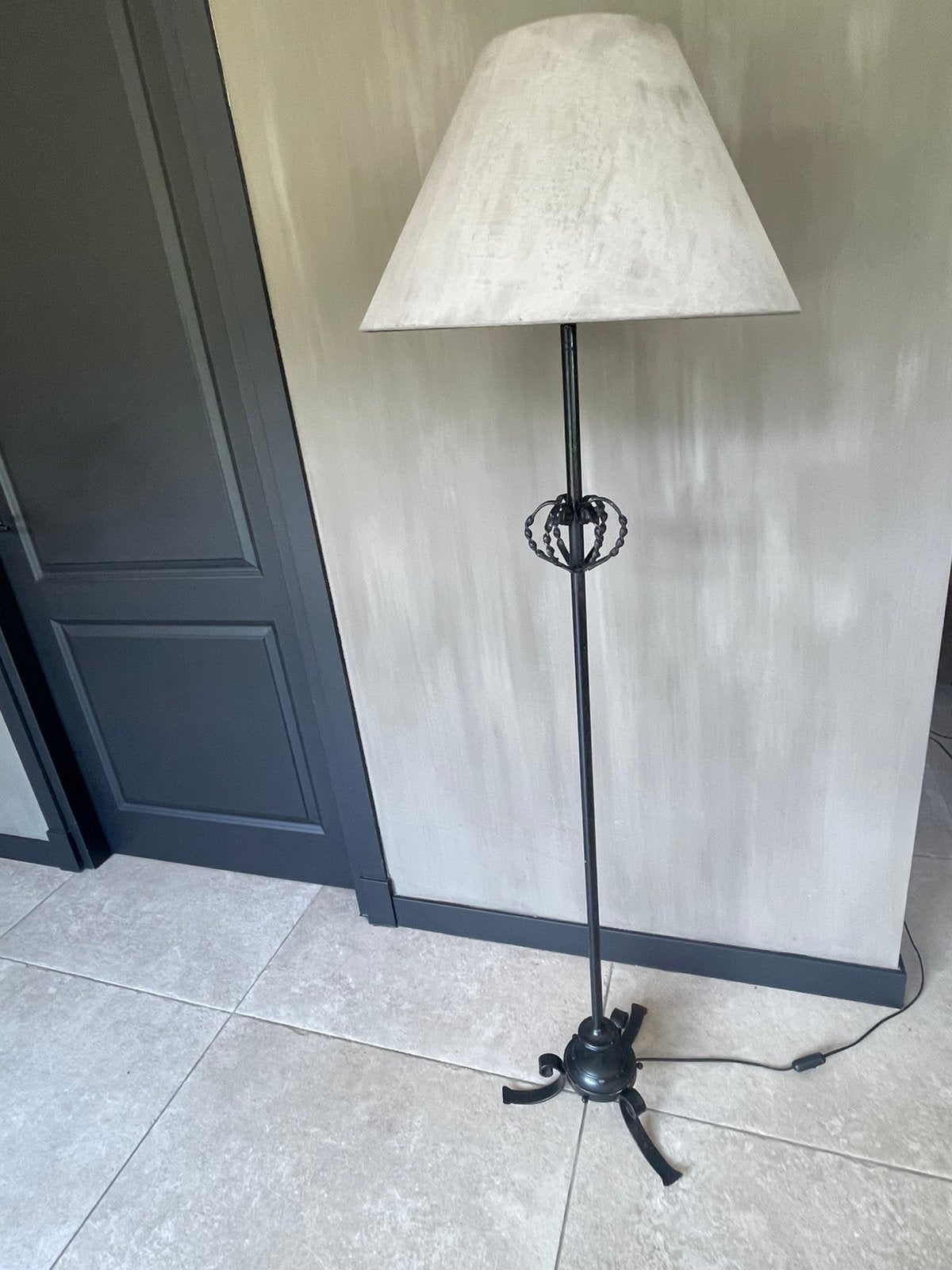 Antieke smeedijzeren staande vloerlamp!, Gebruikt, 100 tot 150 cm, Ophalen of Verzenden, Landelijk