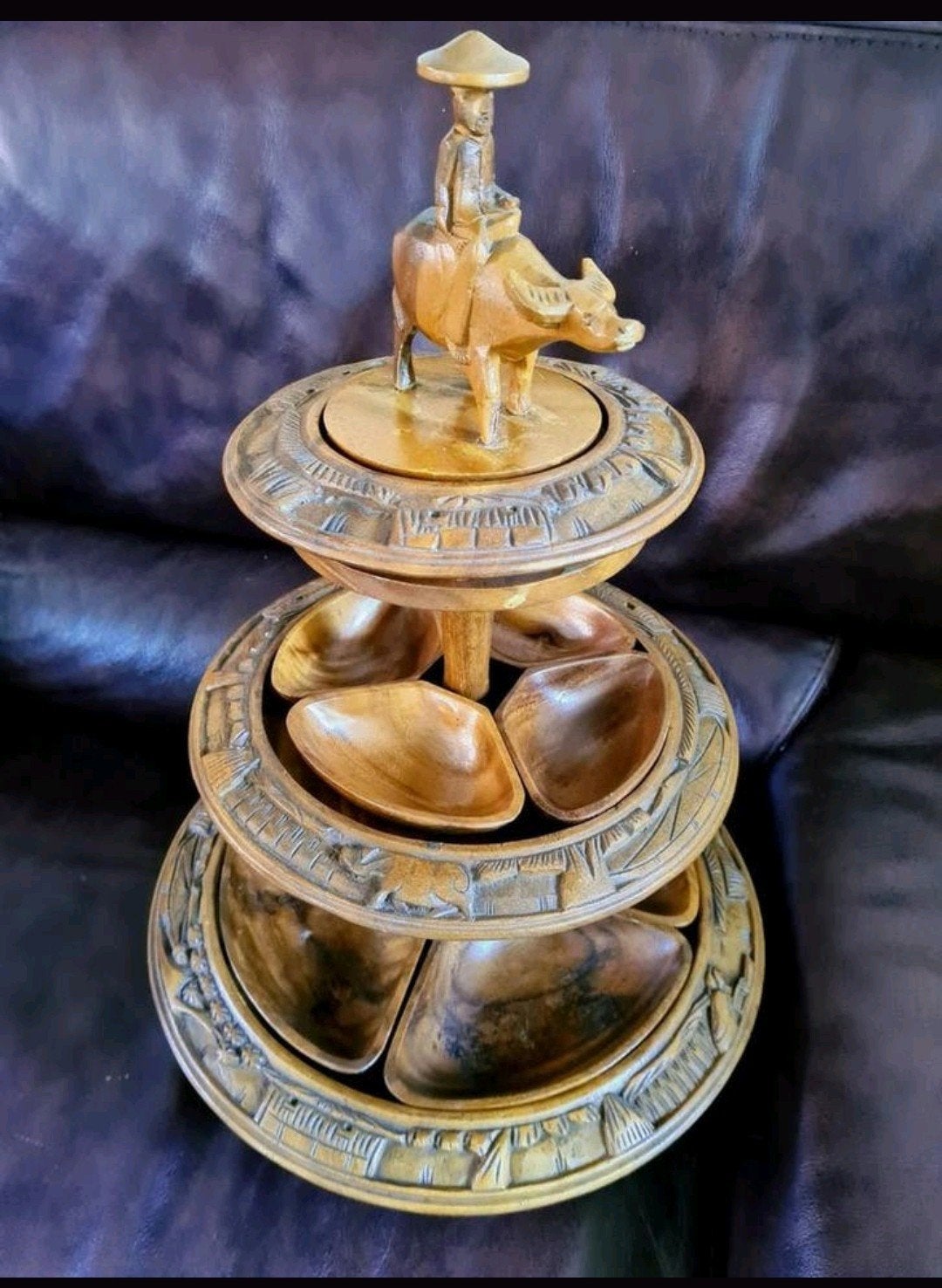Unieke handgesneden houten etagère met buffel en boer, Antiek en Kunst, Ophalen of Verzenden