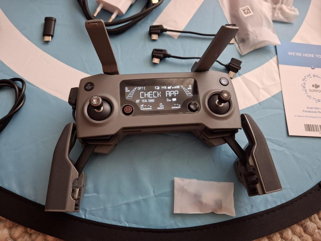 DJI Mavic 2 Pro Drone met Smart Controller en accessoires, 30 tot 45 minuten, 5 tot 10 kilometer, Zo goed als nieuw, DJI