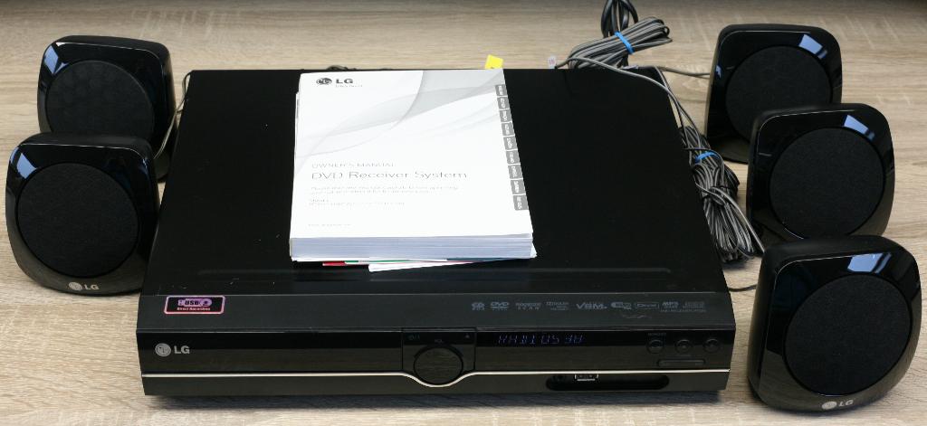 LG HT355SD DVD suroundset., 70 watt of meer, Zo goed als nieuw, 5.1-systeem, Dvd-speler