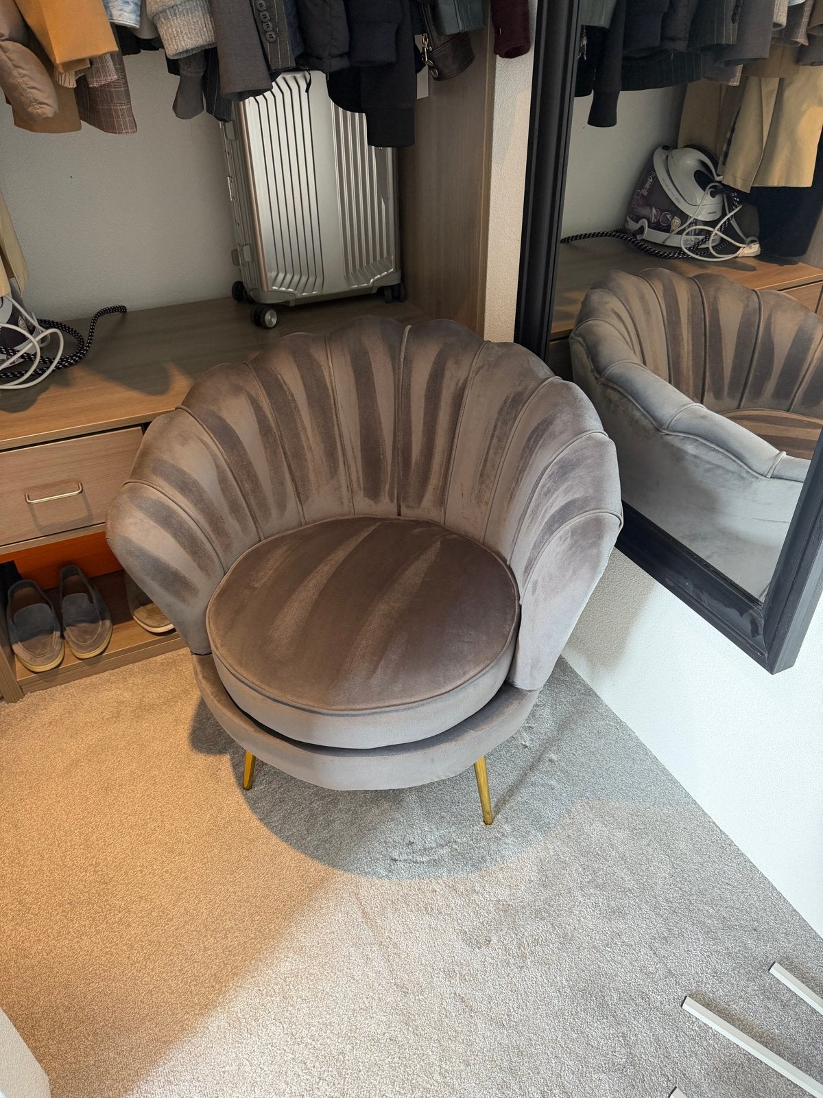 Stijlvolle fluwelen fauteuil - Grijs schelpen stoel, Gebruikt, Minder dan 75 cm, Ophalen of Verzenden, Stof