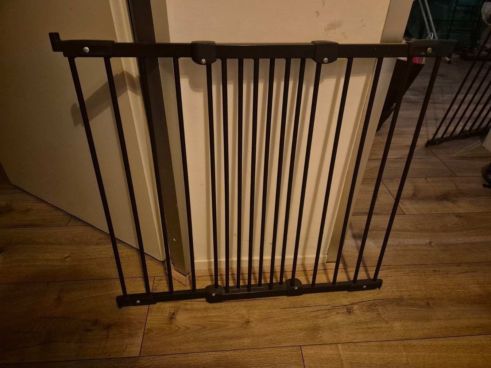 Zwart metalen veiligheidshekje voor kinderen, Ophalen, 100 tot 115 cm, Zo goed als nieuw, Klemhekje