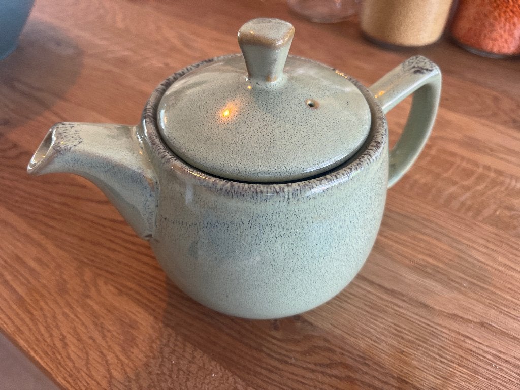 Dille en Kamille theepot, lichtgroen, zo goed als nieuw, Huis en Inrichting, Keuken | Servies, Ophalen, Overige merken, Keramiek