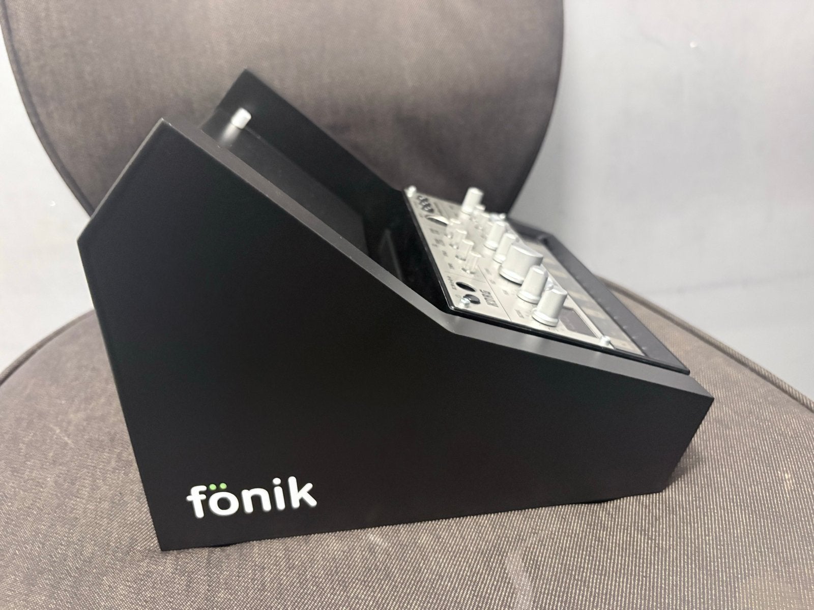 Korg Volca Fönik Audio Stand (Nieuwstaat) (een koopje!), Korg, Zo goed als nieuw, Met standaard, Overige aantallen
