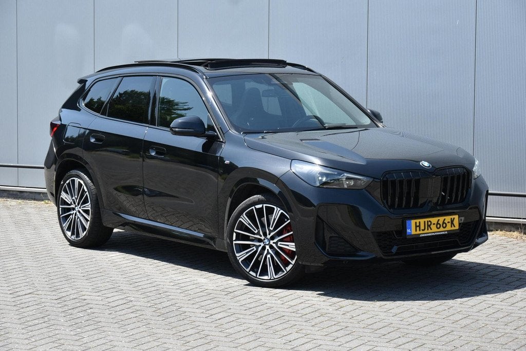 BMW X1 sDrive18i M Sport Pano dak Alcantara Cameras BOMVOL, Auto's, BMW, 136 pk, Gebruikt, Zwart, Bedrijf