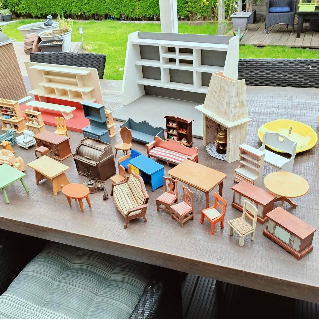 Poppenhuis meubeltjes e.d., Ophalen, Poppenhuis