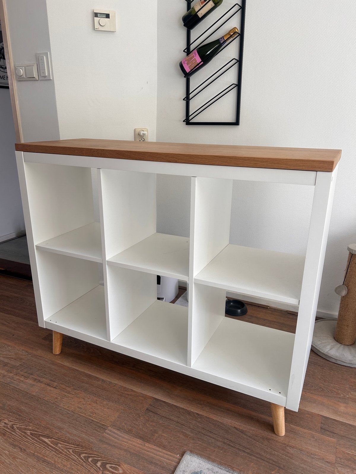 Witte Kallax kast met houten blad en poten, Ophalen, Zo goed als nieuw