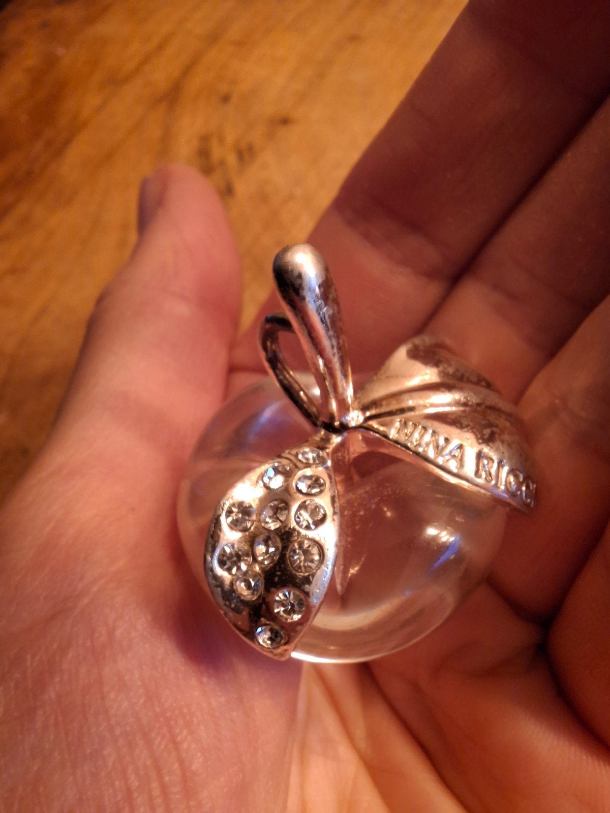Nina Ricci Apple hanger accessoires, Ophalen of Verzenden, Zo goed als nieuw