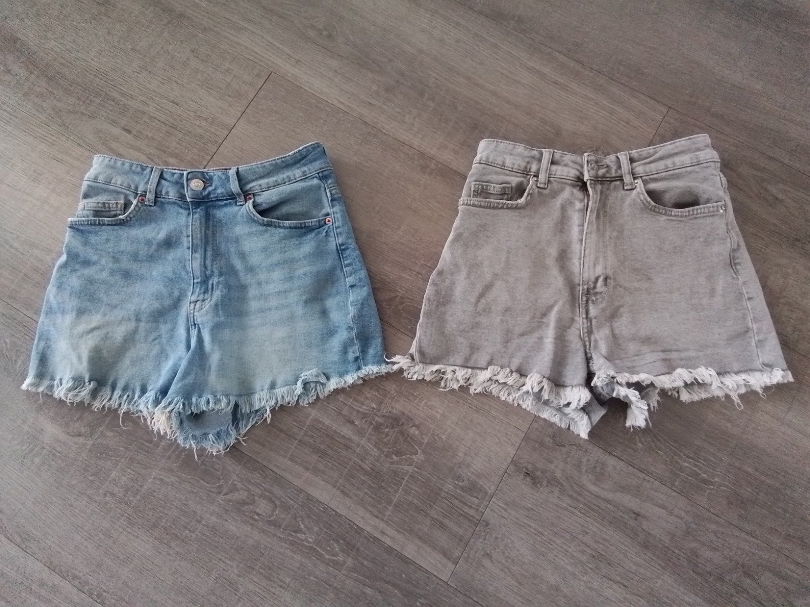 2x korte broek divided 34, Ophalen of Verzenden, Zo goed als nieuw, Blauw