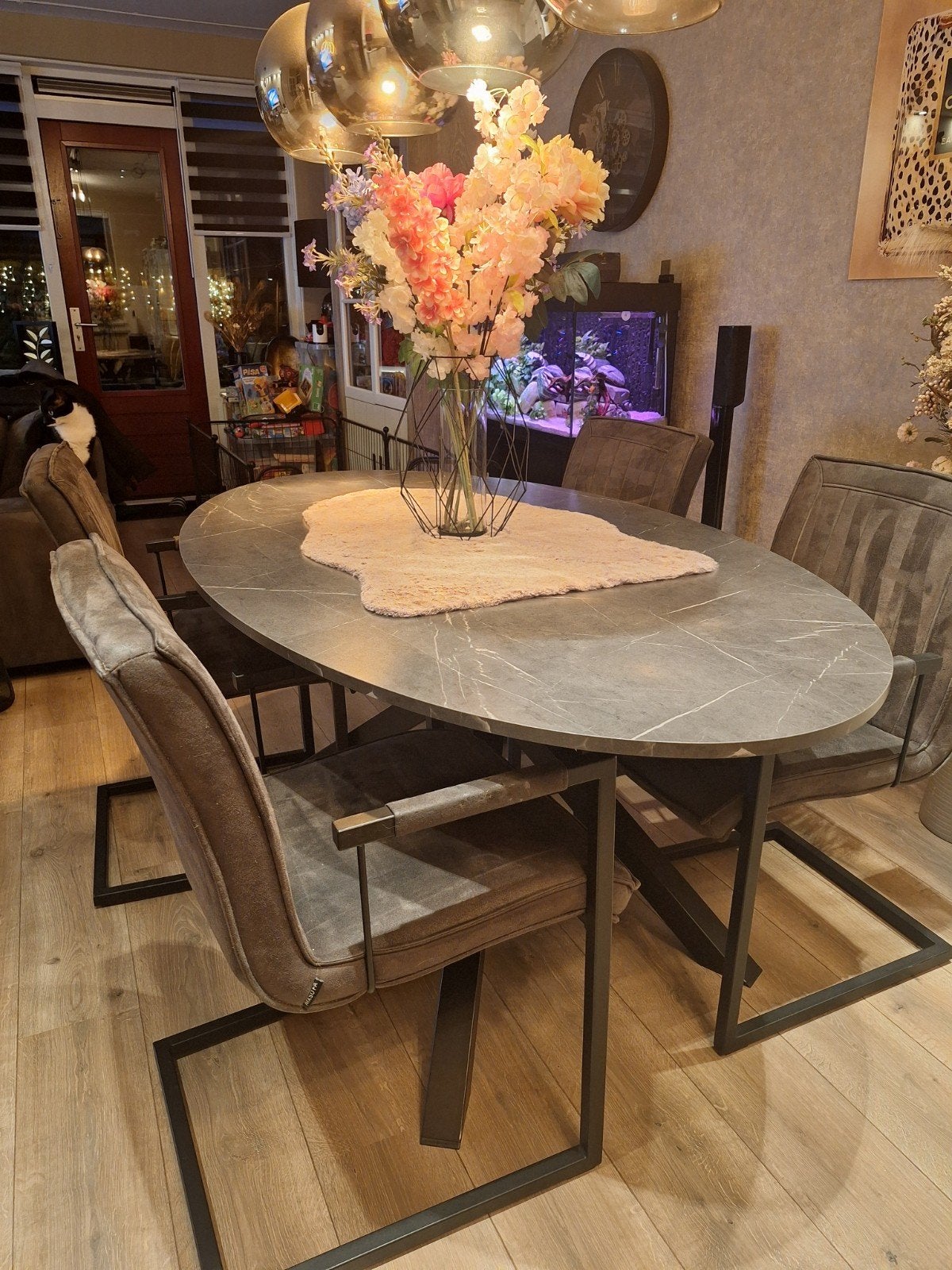 Ovale eettafel met marmerlook blad (excl. stoelen), Ophalen, Modern, Chique, Industrieel, 50 tot 100 cm, Zo goed als nieuw