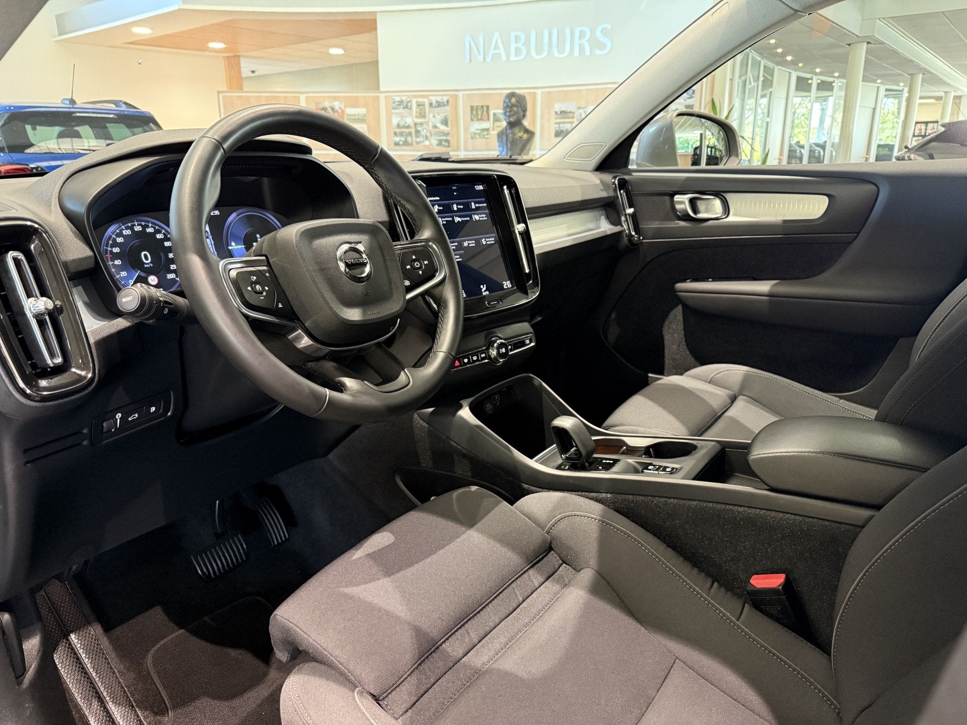 Volvo XC40 1.5 T4 Recharge Inscription Expr NL auto, Keyless, Auto's, Volvo, 12 maanden, Stof, Euro 6, Automatische klimaatregeling