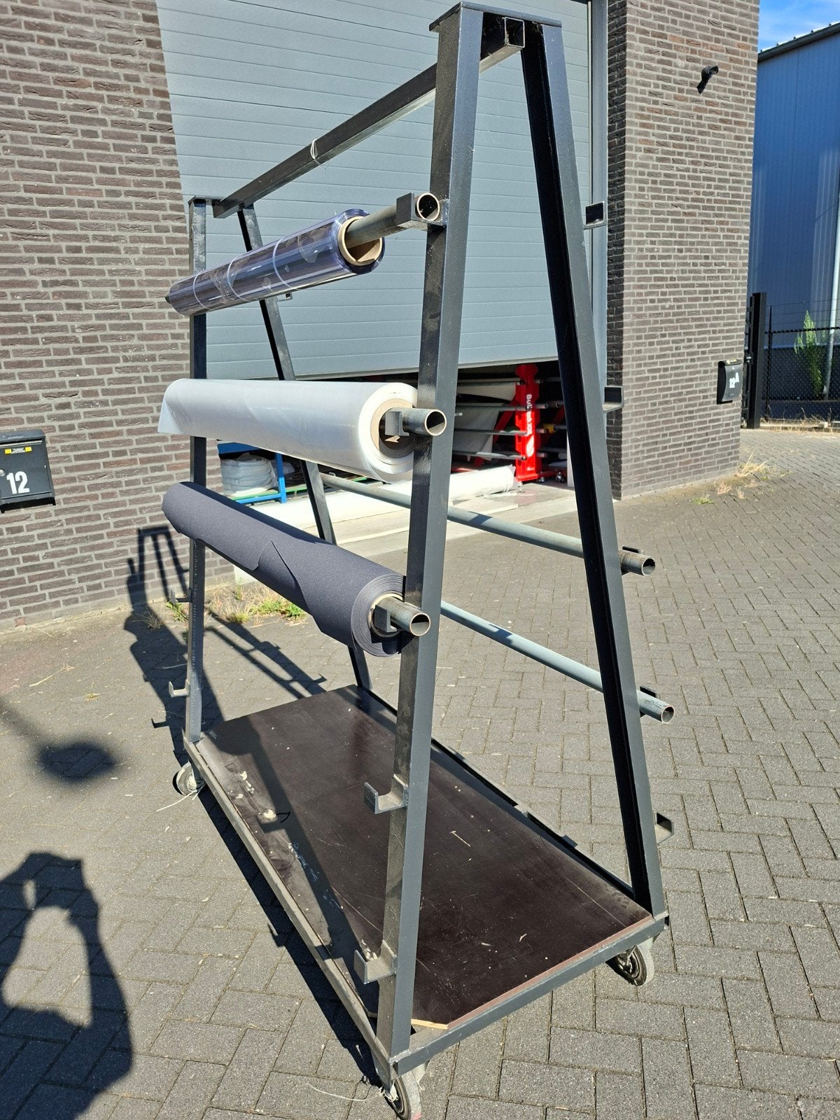 Verrijdbaar rollenrek voor  folie, stof of andere materialen, Ophalen