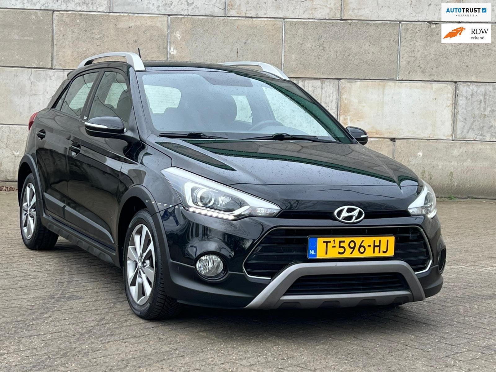 Hyundai I20 1.0 T-GDI Premium CROSS SPORT UNIEK, Auto's, Voorwielaandrijving, Handgeschakeld, 3 cilinders, Geïmporteerd