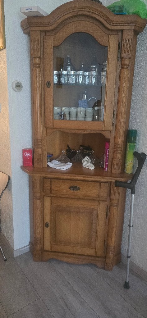 Hoekkast met vitrine, Ophalen, Gebruikt, Eikenhout, Met lade(s)