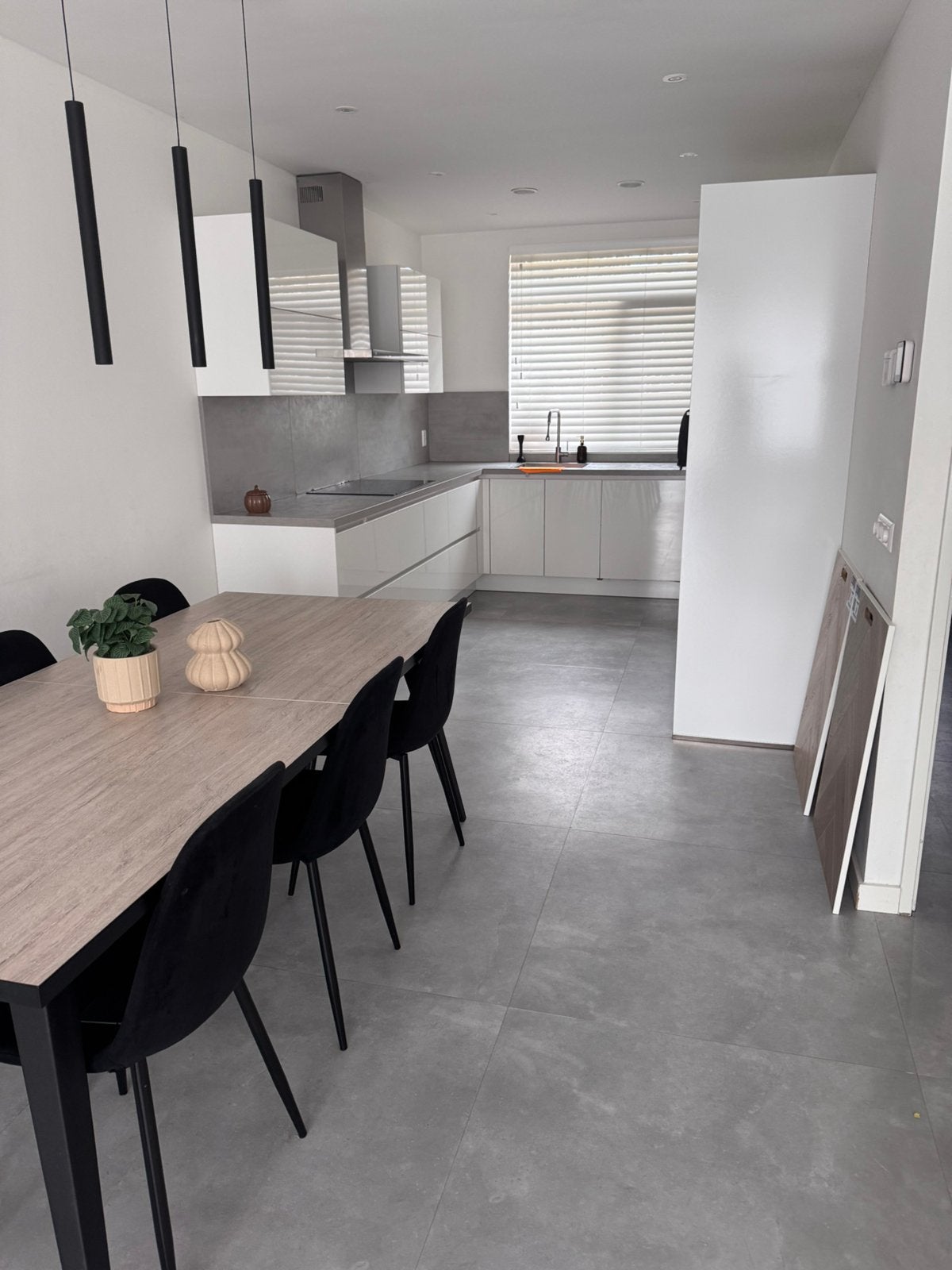 Eettafel, Ophalen, 75 m² of meer, Beige, Zo goed als nieuw