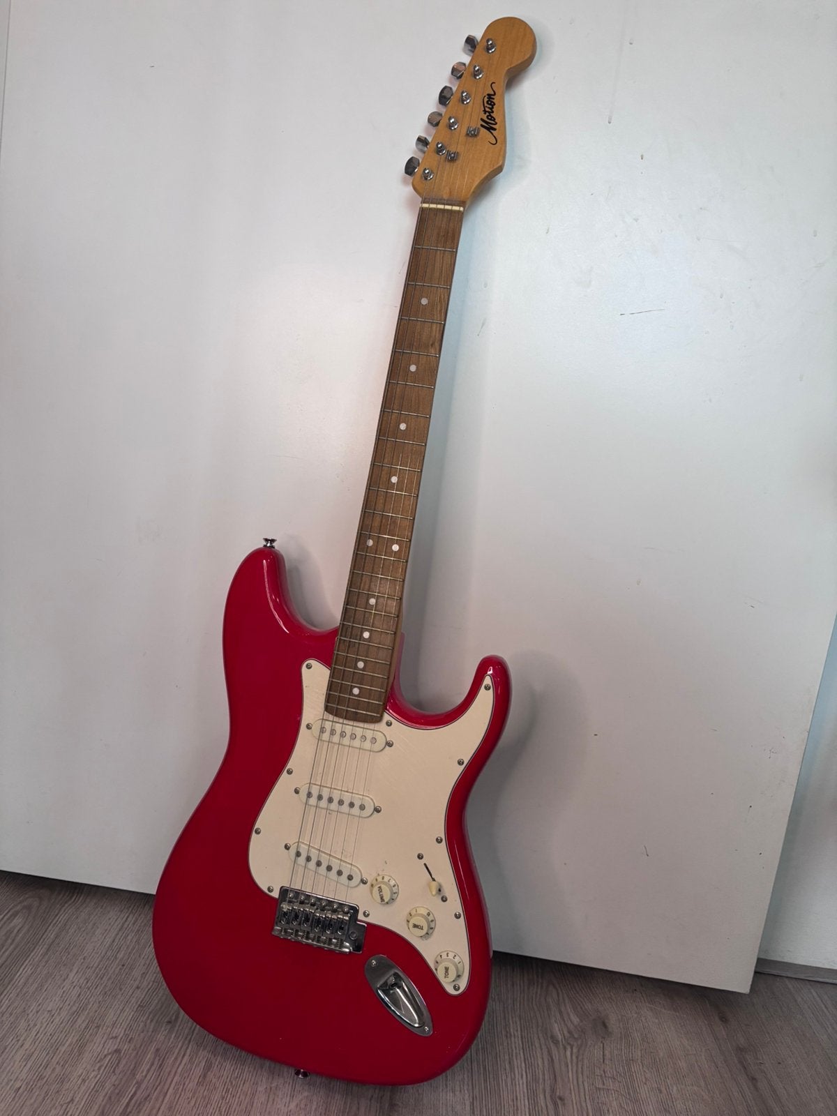 Motion elektrische gitaar rood, Ophalen, Zo goed als nieuw, Solid body, Overige merken