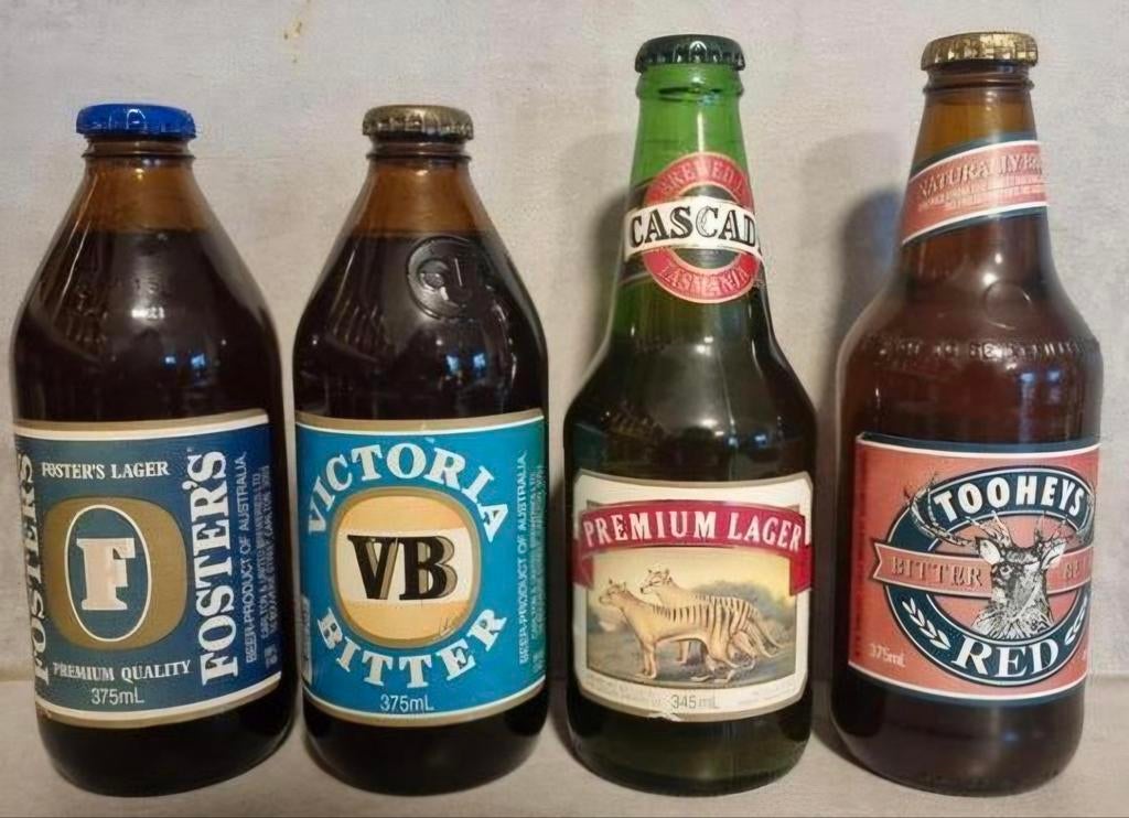 Vintage set Australië - nr 1: ~'83-'88 & nr 4: ~'76-'83, Verzamelen, Biermerken, Ophalen of Verzenden, Gebruikt, Flesje(s), Overige merken
