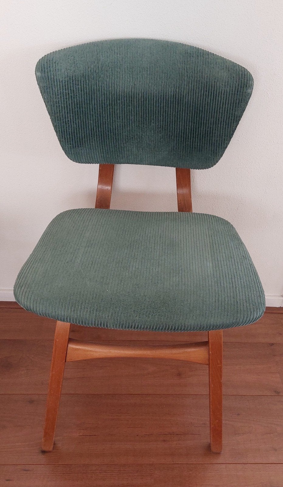 Vintage houten stoel groene corduroy, Huis en Inrichting, Stoelen, Ophalen, Gebruikt, Overige kleuren, Eén