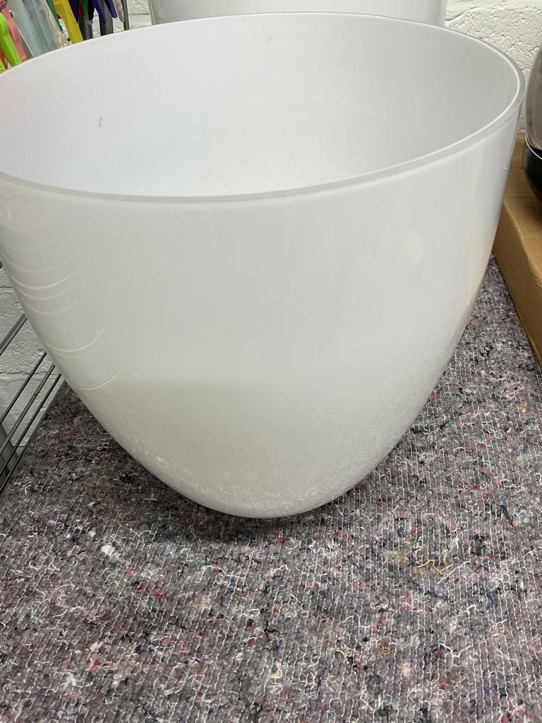 2 mooie wit glazen bloempotten/ sierpotten, Ophalen, Zo goed als nieuw, Wit, Glas