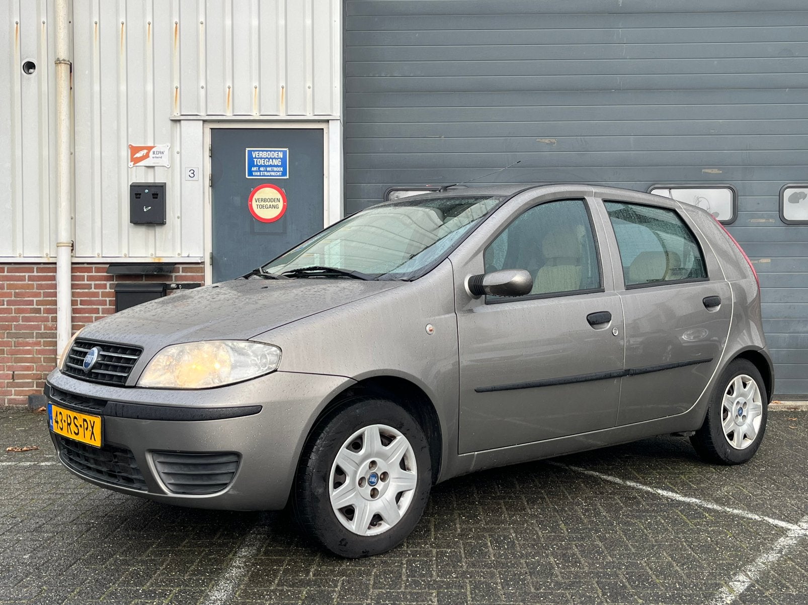 Fiat Punto 1.2 5DR. 3e eigenaar, airco, elek.ramen, Auto's, Voorwielaandrijving, 4 cilinders, 850 kg, 400 kg