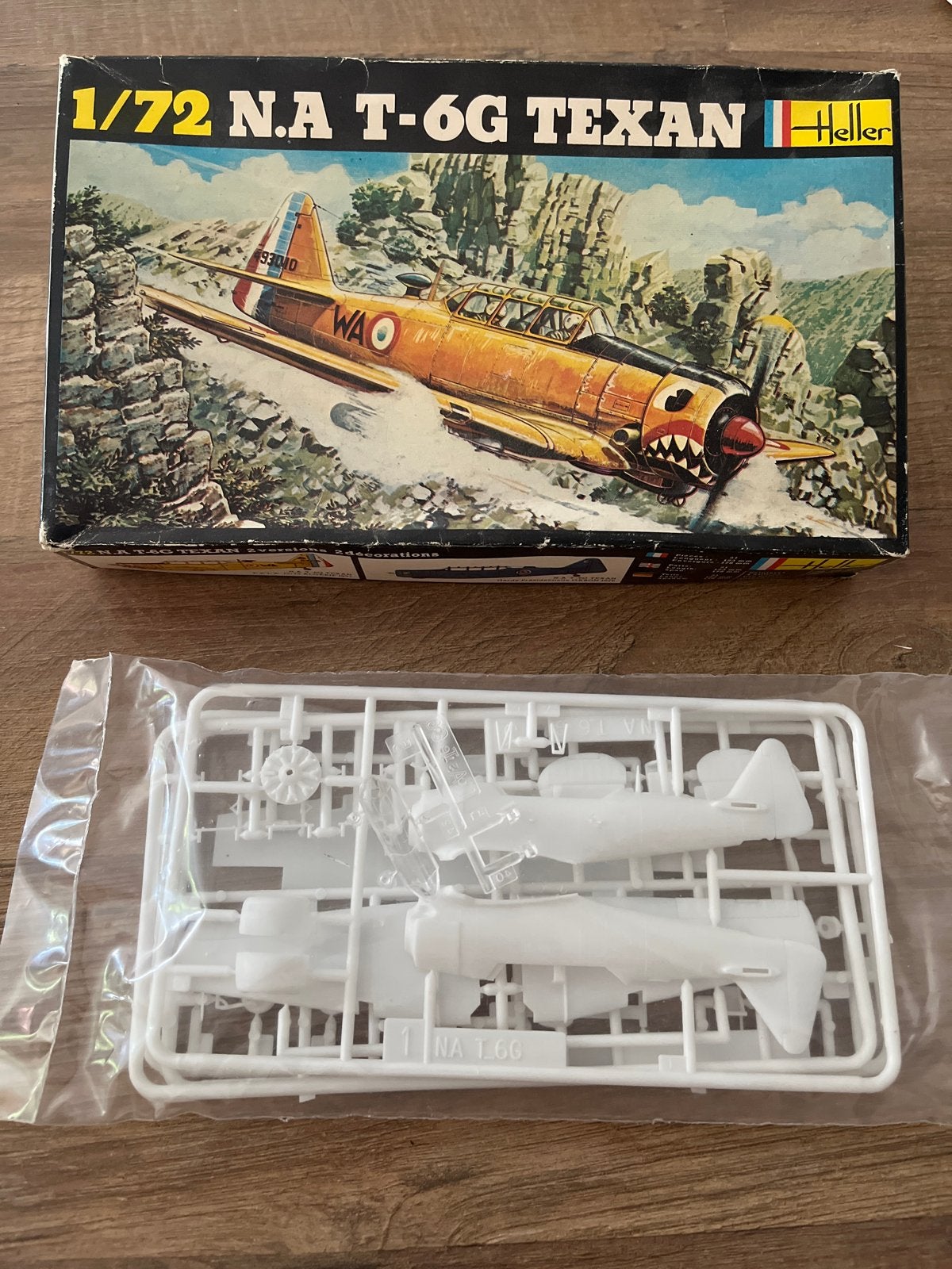 Heller N.A. T-6G Texan schaalmodel 1:72, Hobby en Vrije tijd, Modelbouw | Vliegtuigen en Helikopters, 1:72 tot 1:144, Nieuw, Ophalen of Verzenden