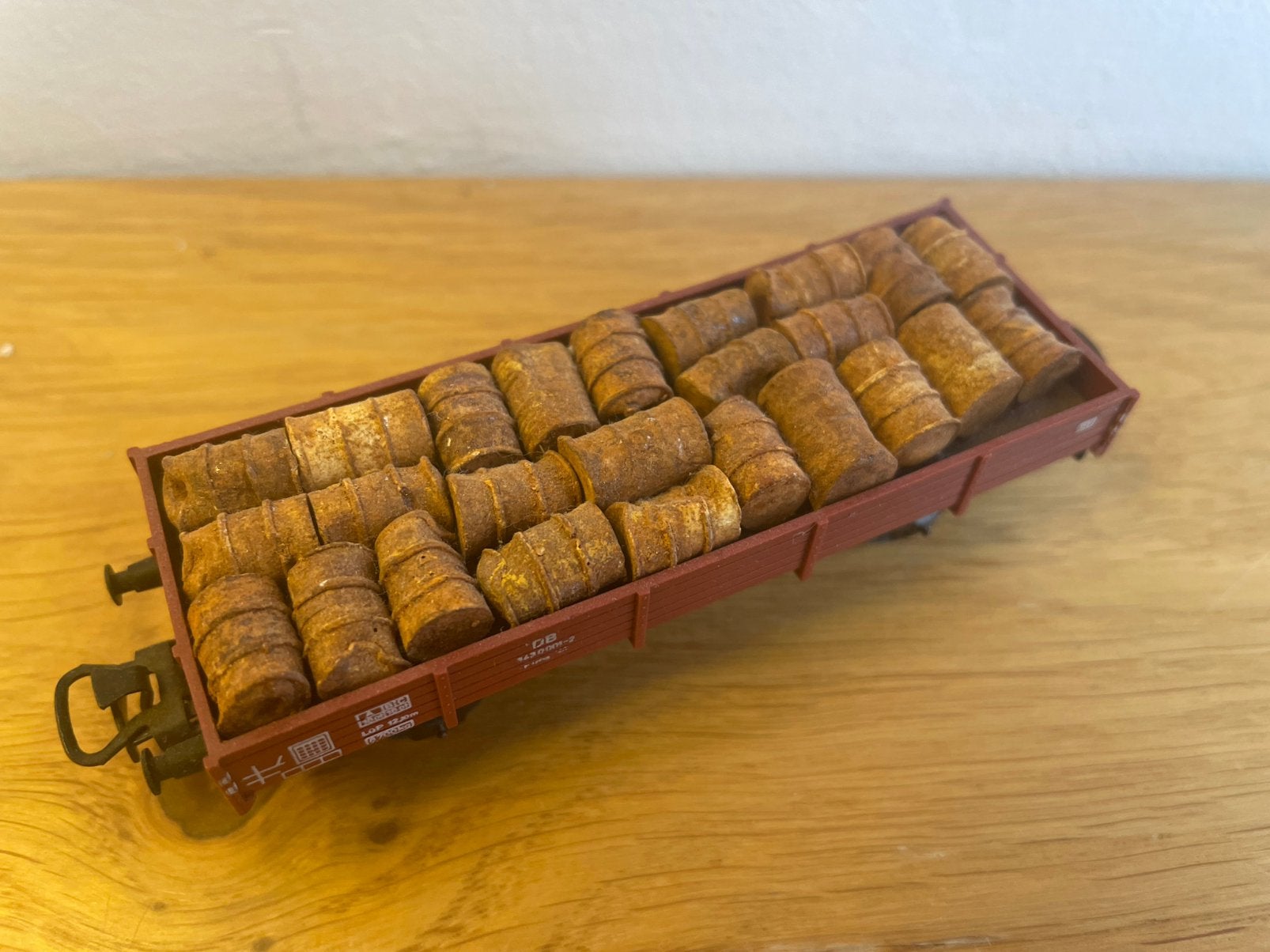 Marklin 2 platte boordwagend met vaatjes, Wisselstroom, Gebruikt, Wagon, Ophalen of Verzenden