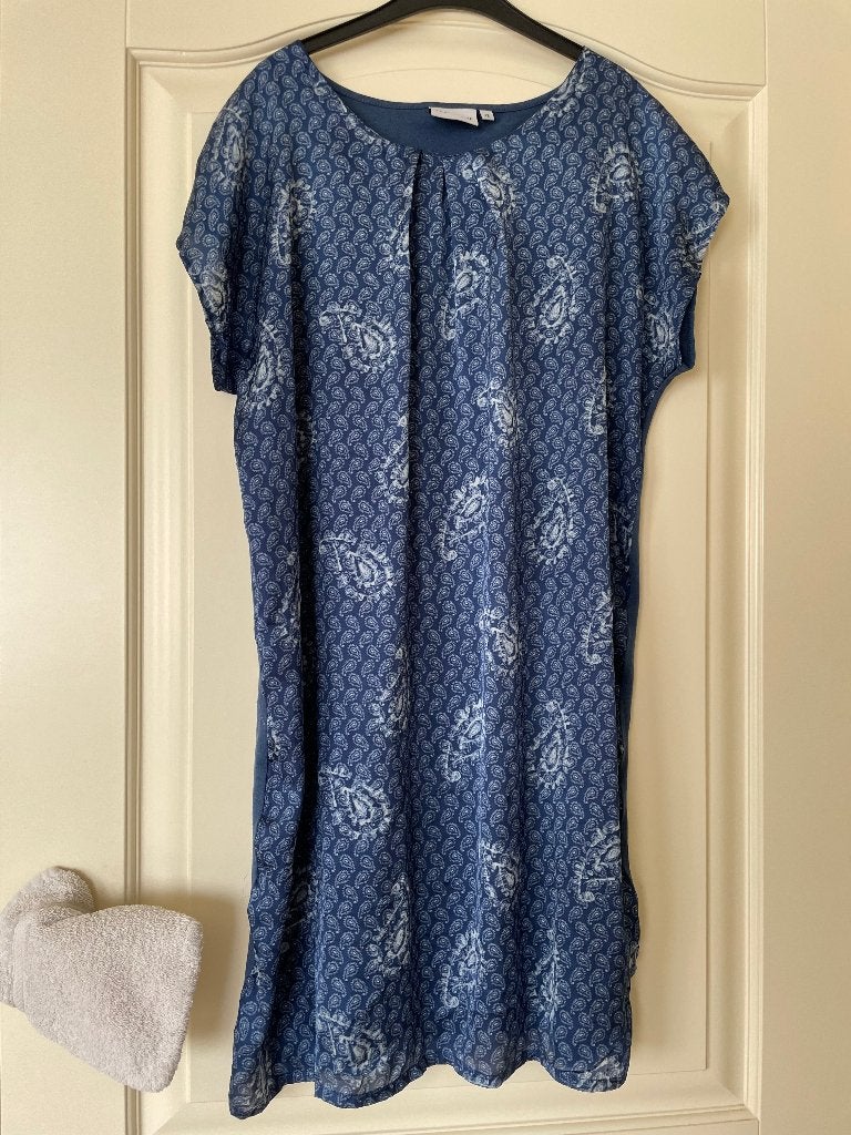 Blauwe zomerjurk, maat 42, Trend One, zgan, Kleding | Dames, Jurken, Maat 42/44 (L), Knielengte, Verzenden, Blauw