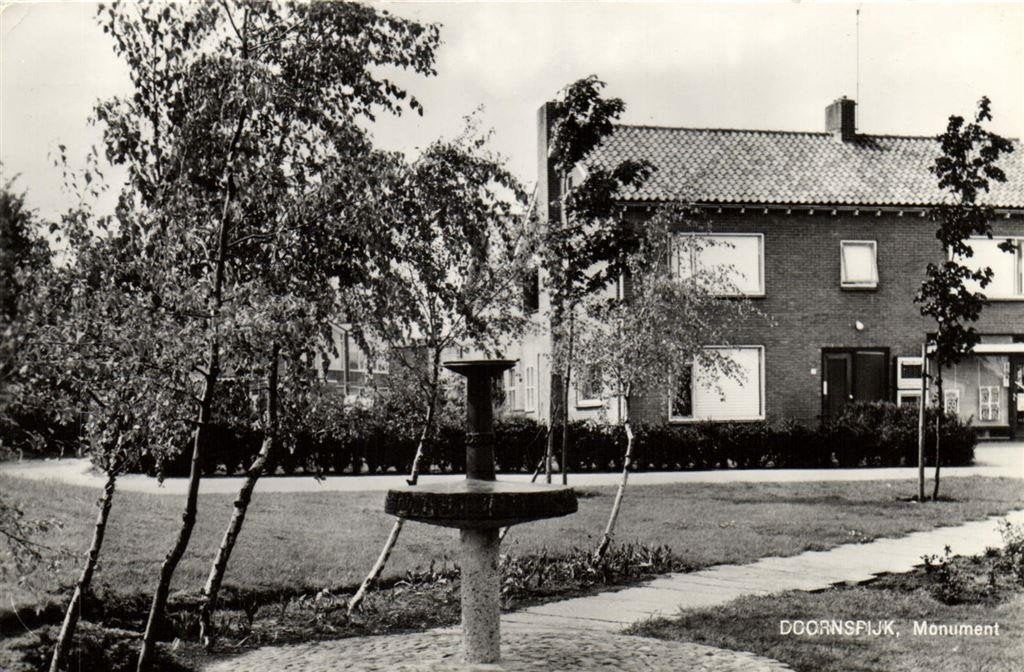 Doornspijk, Monument - 1990 gelopen, Ophalen of Verzenden, 1980 tot heden, Gelopen, Gelderland